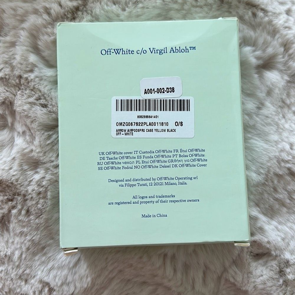 Off-White Arrow Logo Airpods Pro Case - Picture 4 of 7